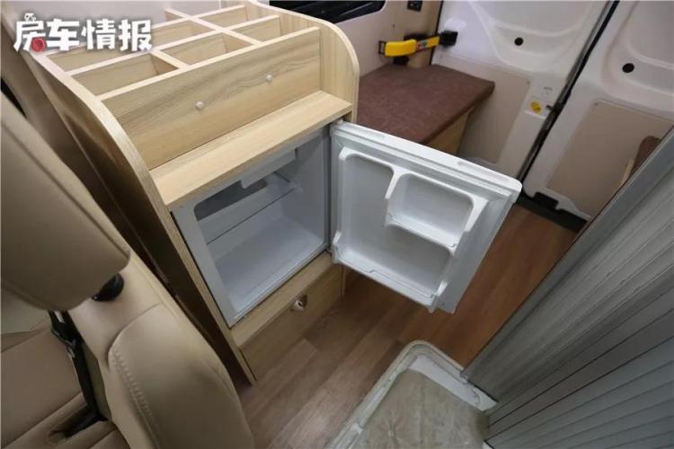 Ford's new Transit chassis RV starts at 228,000 yuan, and the roof tent is a bit strange. Why?