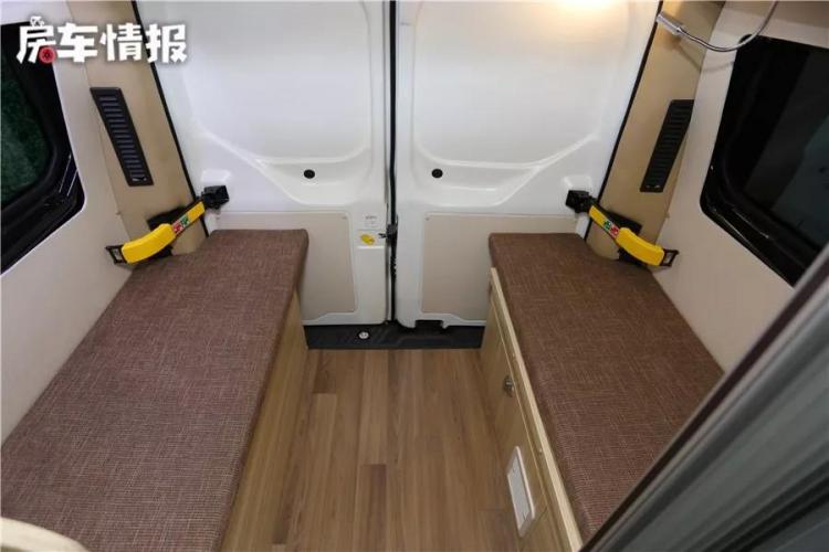 Ford's new Transit chassis RV starts at 228,000 yuan, and the roof tent is a bit strange. Why?