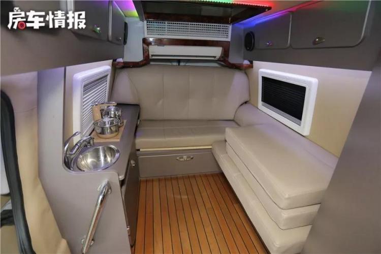 Ford's new Transit chassis RV starts at 228,000 yuan, and the roof tent is a bit strange. Why?