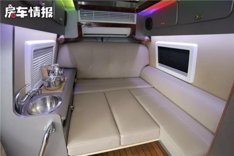 Ford's new Transit chassis RV starts at 228,000 yuan, and the roof tent is a bit strange. Why?