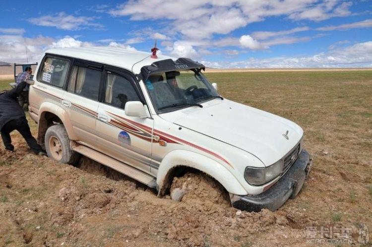 A full-time four-wheel drive car, a towing company, why turn around and leave?