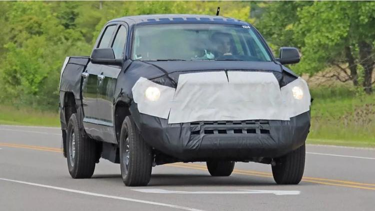 Forced by fuel consumption? Toyota Tundra Hybrid Spy Shots