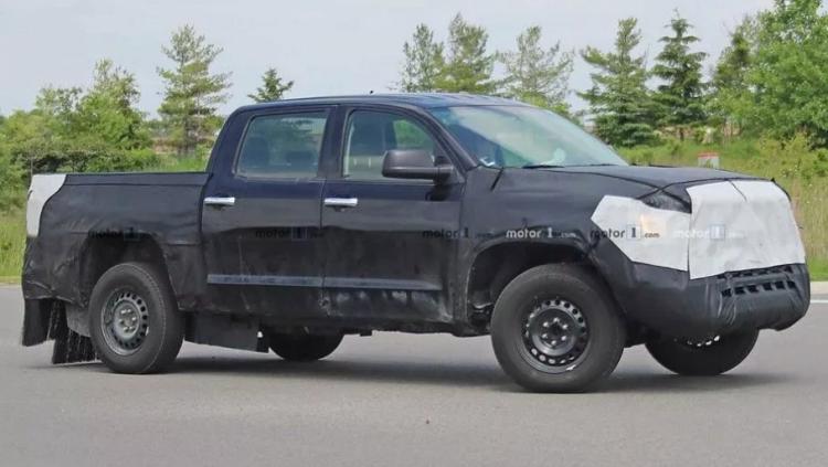 Forced by fuel consumption? Toyota Tundra Hybrid Spy Shots