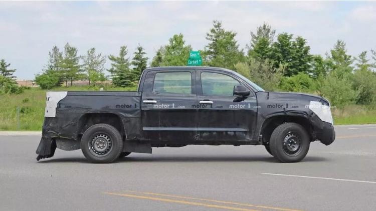 Forced by fuel consumption? Toyota Tundra Hybrid Spy Shots