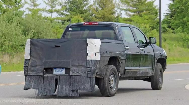 Forced by fuel consumption? Toyota Tundra Hybrid Spy Shots