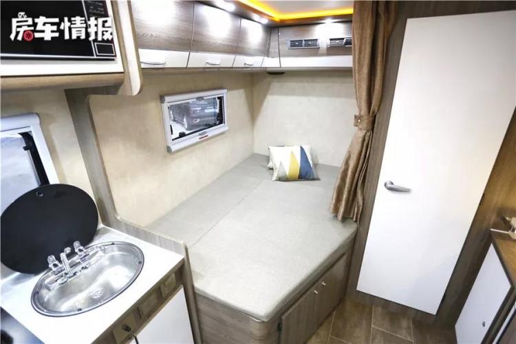 This large-space automatic transmission RV is complete with home appliances and high configuration, and there are more than 300,000 special models to choose from