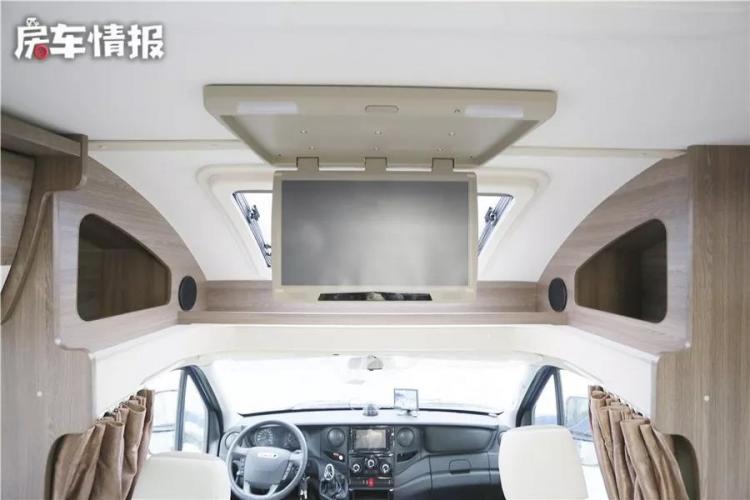 This large-space automatic transmission RV is complete with home appliances and high configuration, and there are more than 300,000 special models to choose from