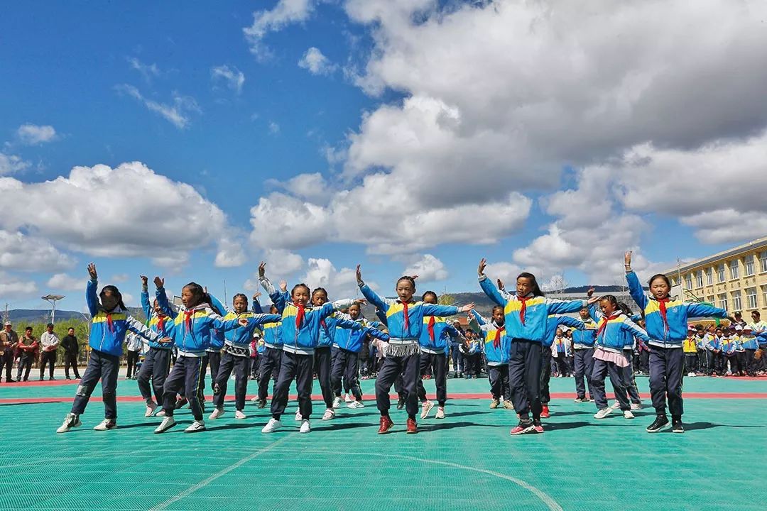 Ten years of youth gathered in Lijiang, leading the future to go wild. Just ask you, will you come?