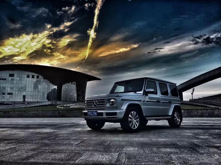 Mercedes-Benz G500 driving off the road, the real domineering is the beginning