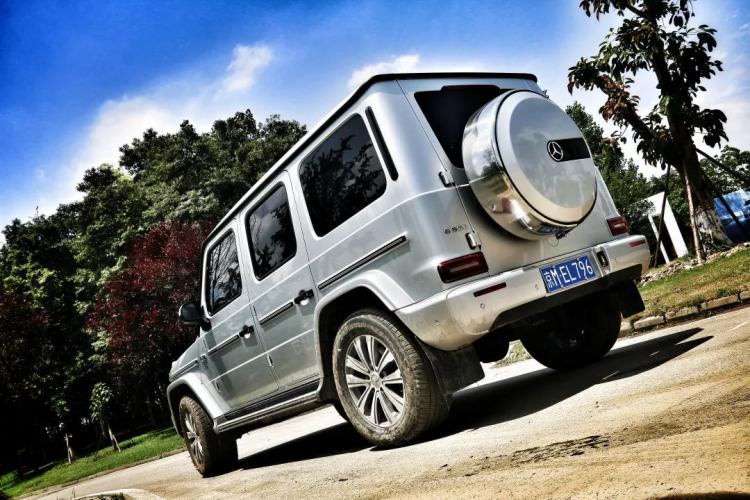 Mercedes-Benz G500 driving off the road, the real domineering is the beginning