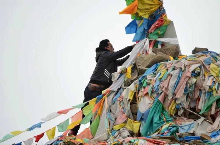 Western Sichuan | Drinking and chatting in Gongga Temple, only love is above Buddhism