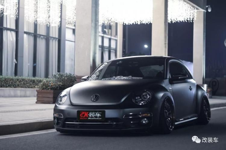 From being fresh and cool to being a ruthless black warrior, this female car friend's Beetle has been modified very well!