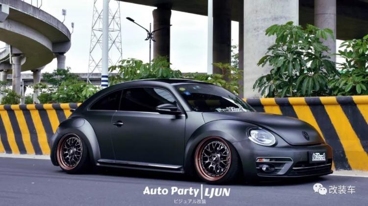 From being fresh and cool to being a ruthless black warrior, this female car friend's Beetle has been modified very well!