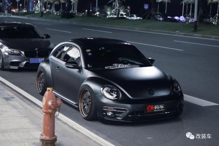 From being fresh and cool to being a ruthless black warrior, this female car friend's Beetle has been modified very well!