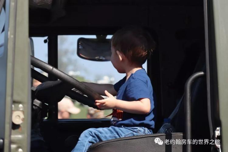 The fourth season of Old John Eurasian RV self-driving, meeting the Ufa military parade on Russia's Victory Day