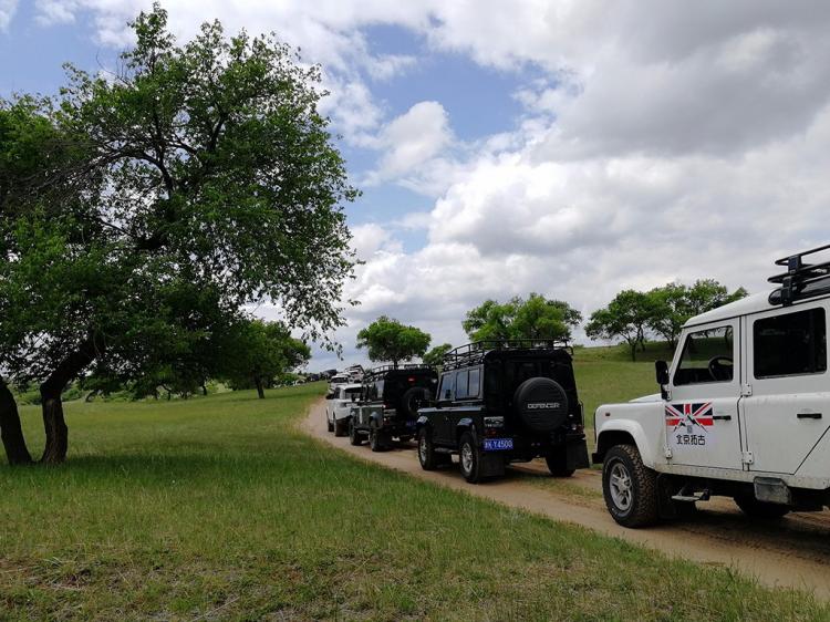 Land Rover Alliance North District Rally - a big party with stories and wine