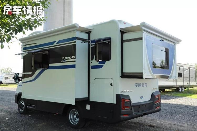 Yutong double expansion RV, 3.0T+8AT, with 152L refrigerator, can accommodate 6 people!