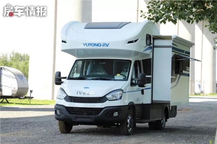 Yutong double expansion RV, 3.0T+8AT, with 152L refrigerator, can accommodate 6 people!