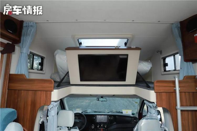 Yutong double expansion RV, 3.0T+8AT, with 152L refrigerator, can accommodate 6 people!