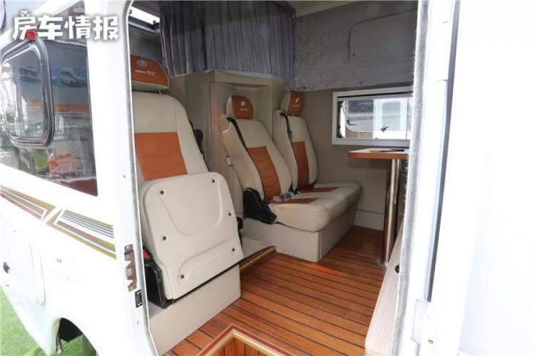 This caravan can be parked in the basement, 4 people can use it without pressure, and the fuel consumption per 100 kilometers is less than 10L