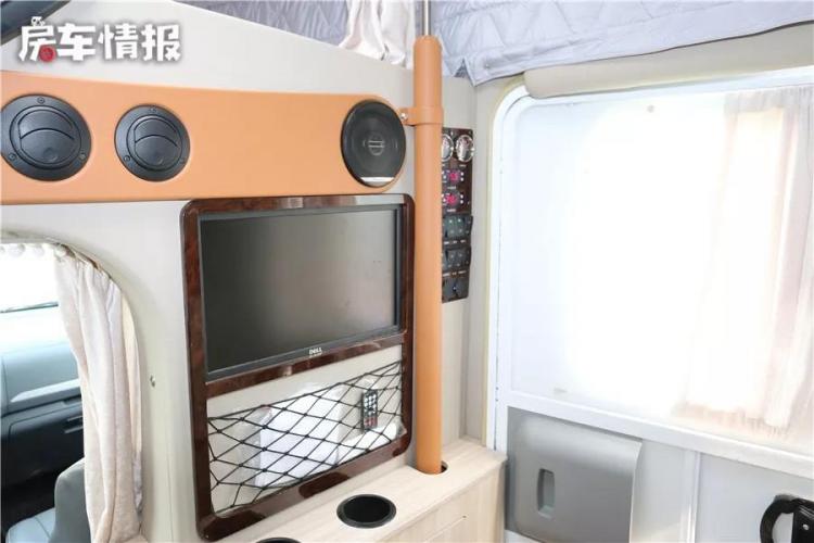 This caravan can be parked in the basement, 4 people can use it without pressure, and the fuel consumption per 100 kilometers is less than 10L