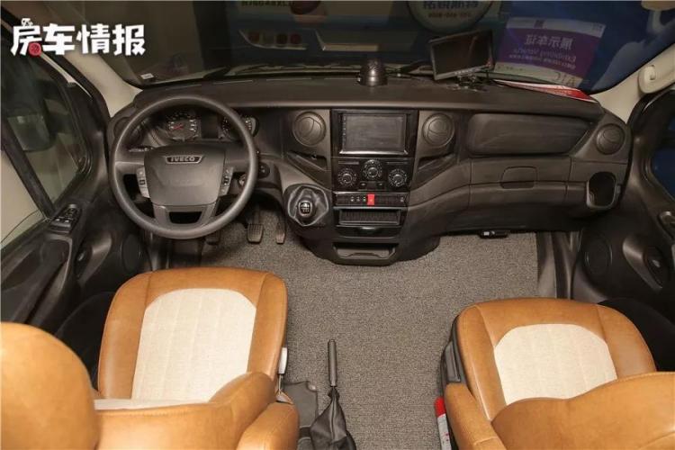 For only 390,000 yuan, this C-type RV with not low configuration can be driven home, and it even has a rear expansion