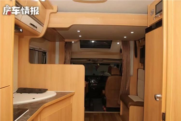 For only 390,000 yuan, this C-type RV with not low configuration can be driven home, and it even has a rear expansion