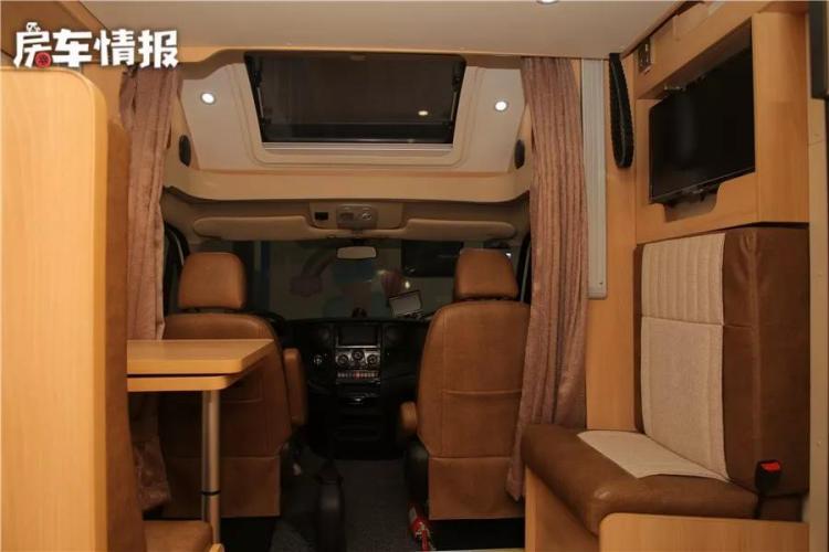 For only 390,000 yuan, this C-type RV with not low configuration can be driven home, and it even has a rear expansion