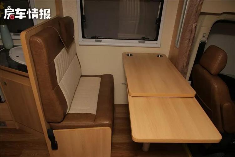 For only 390,000 yuan, this C-type RV with not low configuration can be driven home, and it even has a rear expansion