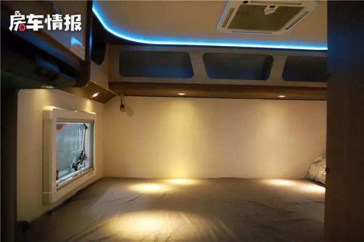 The special price is 318,000, using Toyota engine Shangjing brand with electric bed can sleep 5 people!