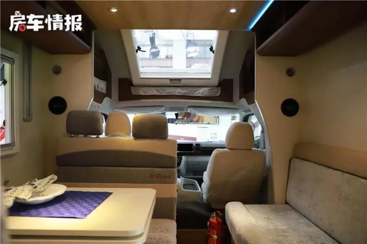 The special price is 318,000, using Toyota engine Shangjing brand with electric bed can sleep 5 people!