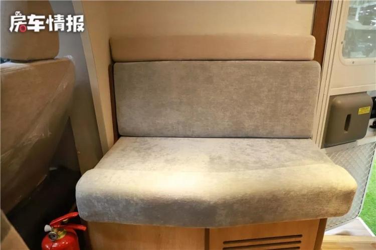 The special price is 318,000, using Toyota engine Shangjing brand with electric bed can sleep 5 people!