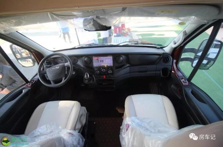 Be grateful for ten years, accompany you, Yutong small forehead automatic transmission car, the group purchase price is only 398,000