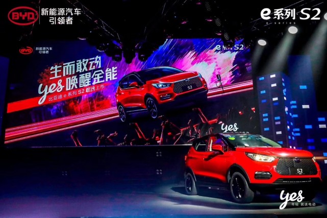 The large screen can be rotated, the battery life is 300+ kilometers, and the quasi-explosive SUV with a pre-sale of 100,000 is here!