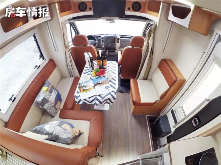 With a budget of more than 700,000 yuan, buy an imported B-type Fiat RV, or a domestically-made C-type Mercedes-Benz with a large space