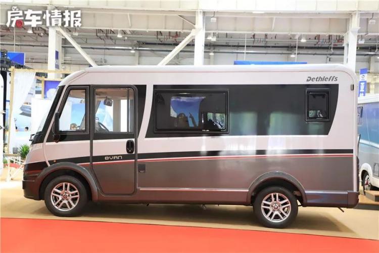 There is no such design in China! The RV C, which looks like a small bus, can be driven instinctively, with an unimaginable layout