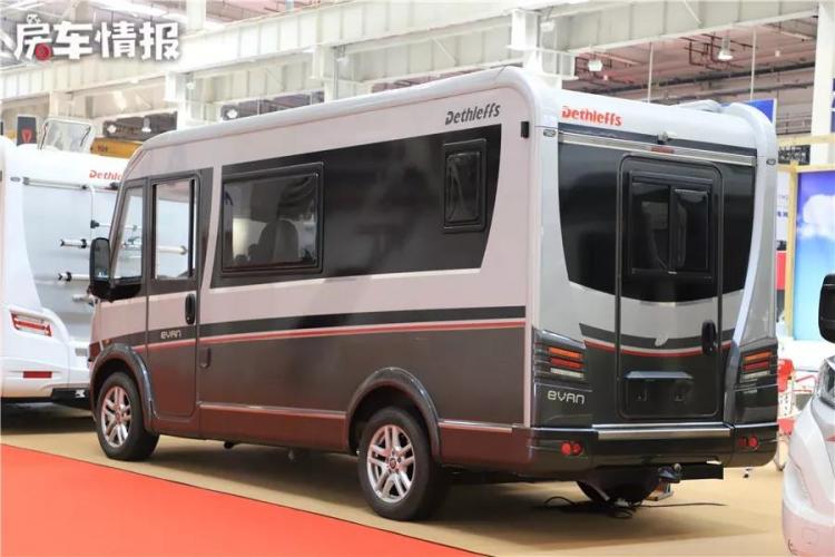 There is no such design in China! The RV C, which looks like a small bus, can be driven instinctively, with an unimaginable layout