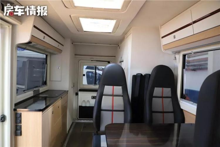 There is no such design in China! The RV C, which looks like a small bus, can be driven instinctively, with an unimaginable layout