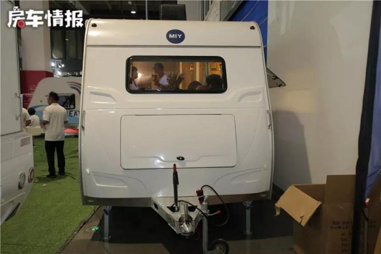 The 95,800 RV is also equipped with an external gas stove, suitable for young couples who love to travel, and they will always be at home wherever they go