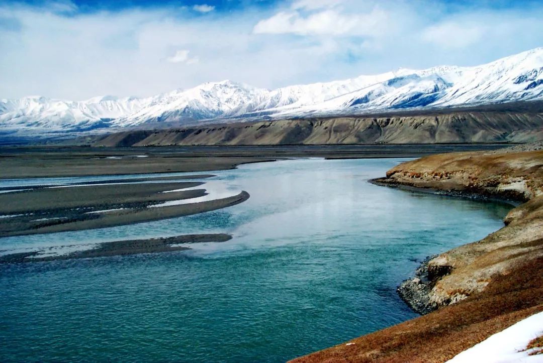 Only when you go to northern Xinjiang do you know how big China is; only when you go to southern Xinjiang do you know how beautiful China is