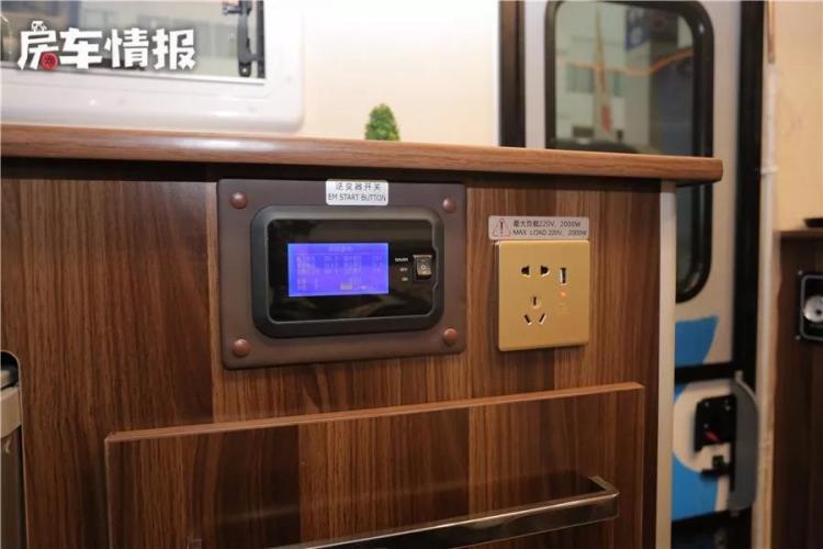 Equipped with a household inverter air conditioner, it is suitable for traveling with a family of 5. This RV has low fuel consumption and high cost performance!