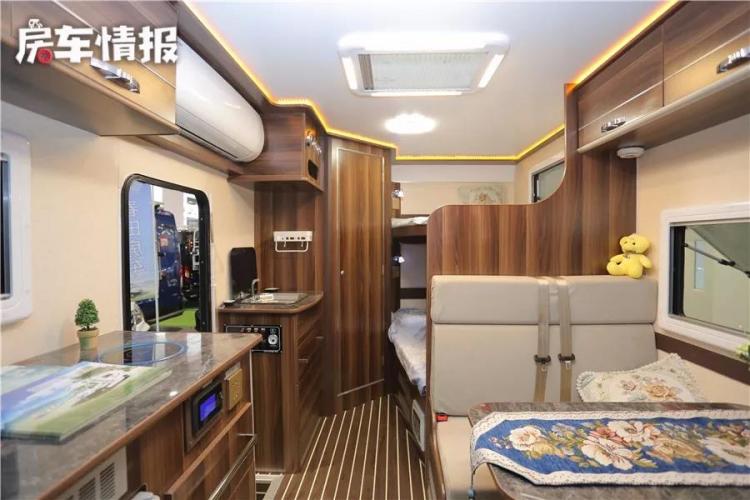 Equipped with a household inverter air conditioner, it is suitable for traveling with a family of 5. This RV has low fuel consumption and high cost performance!