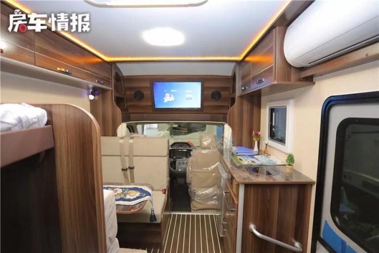 Equipped with a household inverter air conditioner, it is suitable for traveling with a family of 5. This RV has low fuel consumption and high cost performance!