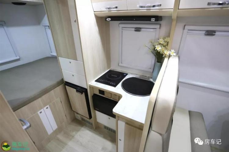 Stylish and beautiful appearance design, ultra-high RV configuration, the real shot of Torrest Eurasian RV!