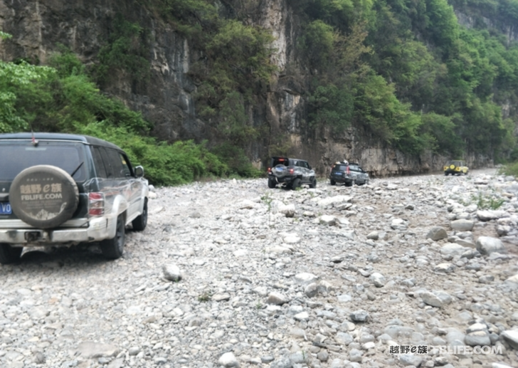 Cross-country crossing Tashui River and Yuntai Mountain virgin forest