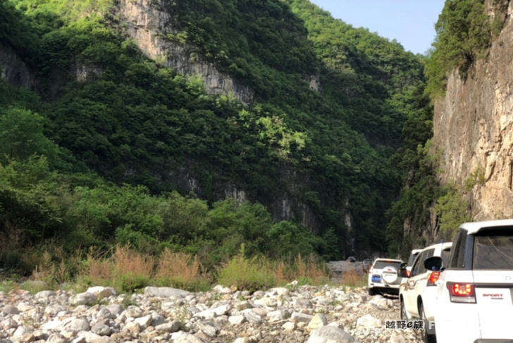 Cross-country crossing Tashui River and Yuntai Mountain virgin forest