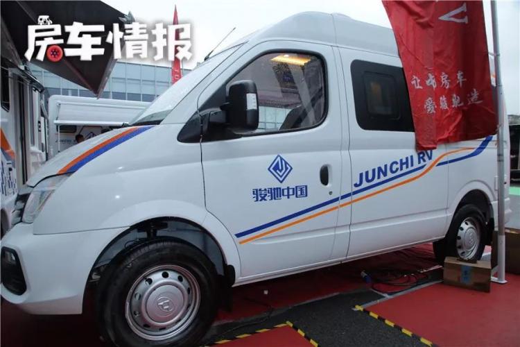 This car is 258,000 yuan, 5.1 meters long but can sleep 3 people, 3000W inverter