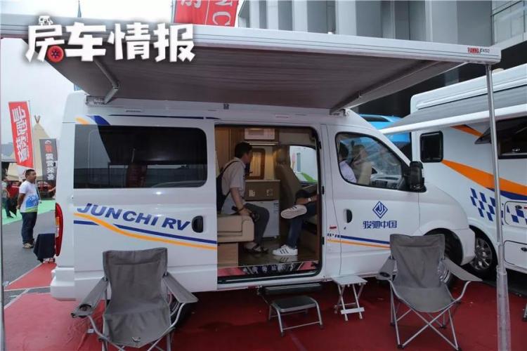 This car is 258,000 yuan, 5.1 meters long but can sleep 3 people, 3000W inverter