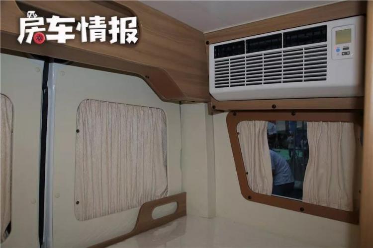 This car is 258,000 yuan, 5.1 meters long but can sleep 3 people, 3000W inverter