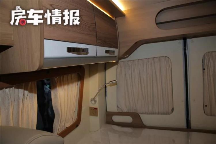 This car is 258,000 yuan, 5.1 meters long but can sleep 3 people, 3000W inverter